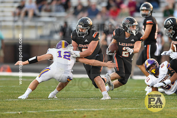 Football_Latrobe vs Plum_20240830-KR1_3158