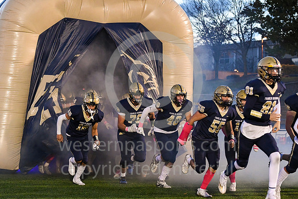 Football_FR vs Hempfield_20221014-WP1_8111