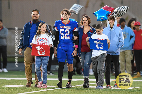 Football_Jeannette vs Springdale_20221021-KR1_4983