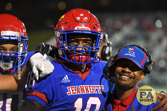 Football_Jeannette vs Springdale_20221021-WP1_8998