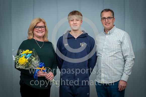 FR Swim Senior Night_20230203-KR5_1267