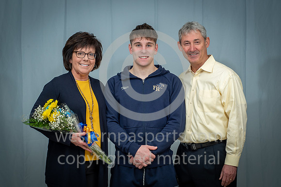 FR Swim Senior Night_20230203-KR5_1270