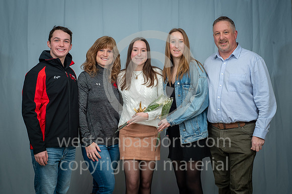 FR Swim Senior Night_20230203-KR5_1271