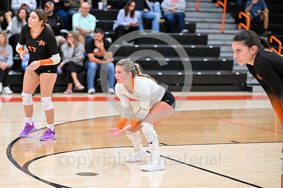 092926 - LatrobeGirlsVolleyball--BR-4723