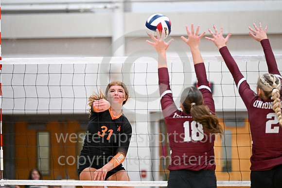 092926 - LatrobeGirlsVolleyball--BR-4654