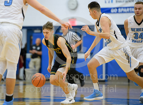 Boys Hoops_Penn-Trafford vs Seneca Valley_20171209-KR1_8109