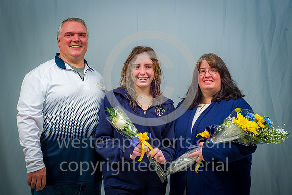 FRHS Swim Sr Night_20220127-KR5_8864