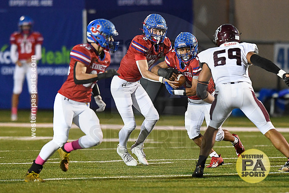 Football_Jeannette vs GCC_20231013-KR1_8577