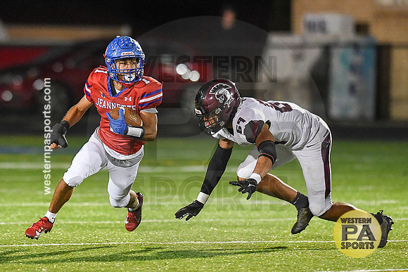 Football_Jeannette vs GCC_20231013-KR1_8858