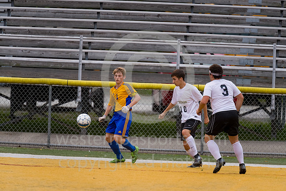 DerrySoccer-SeniorNight-101018-3971