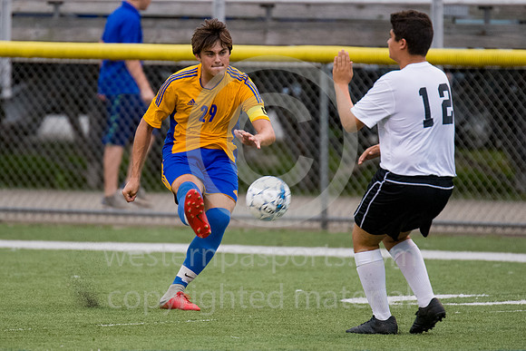 DerrySoccer-SeniorNight-101018-3980