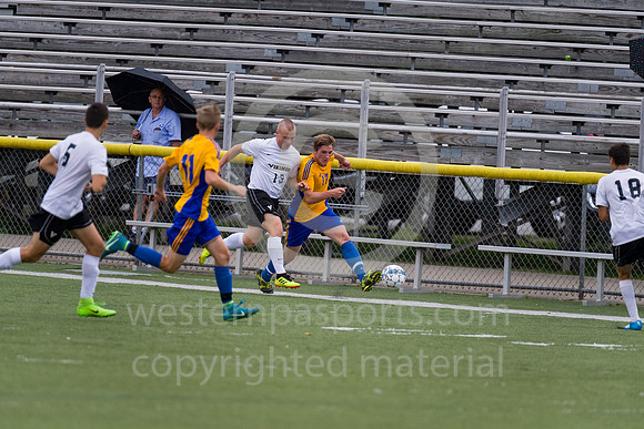 DerrySoccer-SeniorNight-101018-4012