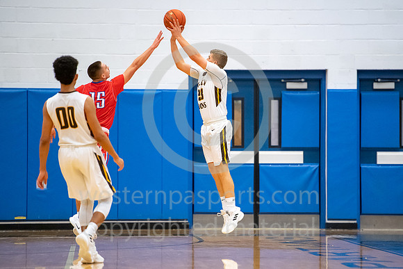 Boys Hoops_GS vs Jeannette_20181215-KR1_5727