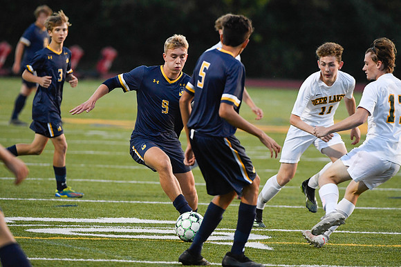 101321-Boys Soccer-SSA-DeerLakes-BR4--44520
