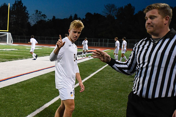 101921-Boys Soccer-SSA-FoxChapel-BR4--25599