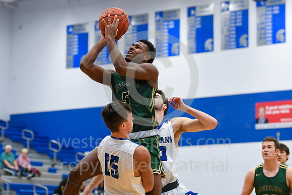 Boys Hoops-Hempfield vs BVA_20211218-KR1_7595