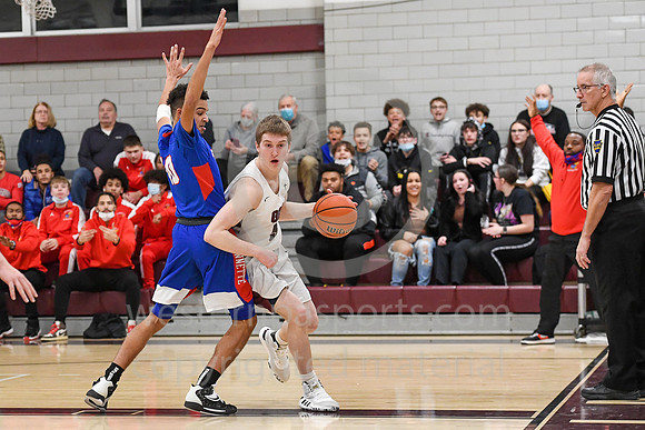 Boys Hoops-GCC vs Jeannette_20220111-KR1_8245