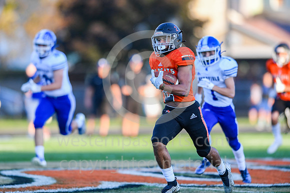 Football_Latrobe vs Hempfield_20220909-KR1_1791