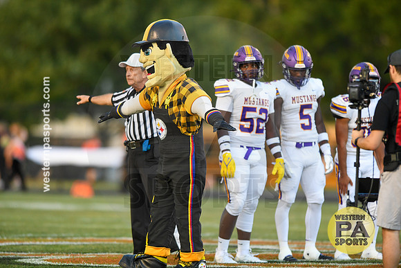 Football_Latrobe vs Plum_20240830-KR1_3017