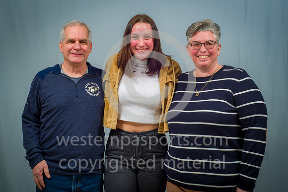 FRHS Swim Sr Night_20220127-KR5_8847