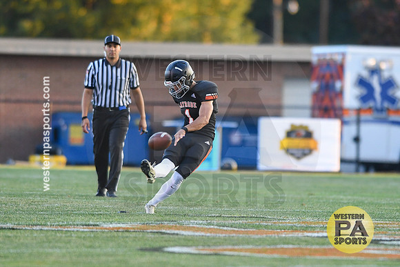 Football_Latrobe vs Plum_20240830-KR1_3094