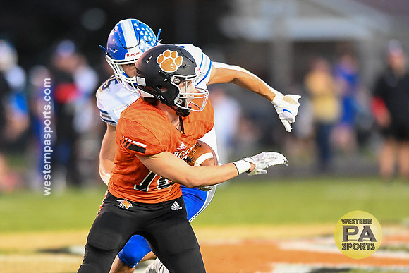 Football_Latrobe vs Hempfield_20220909-KR1_2437
