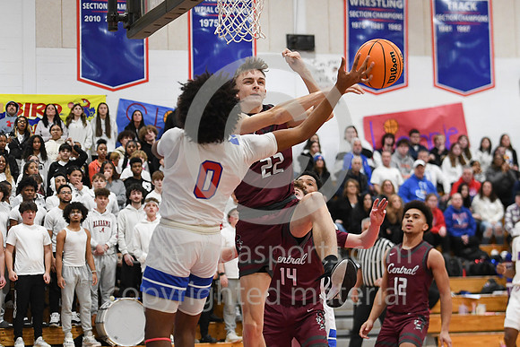 Boys Hoops_Jeannette vs GCC_20250110-KR1_5103