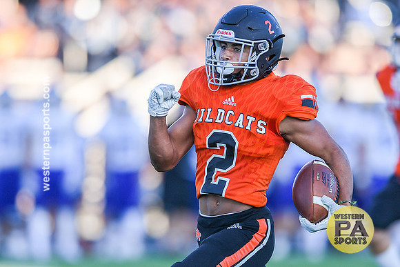Football_Latrobe vs Hempfield_20220909-KR1_1803