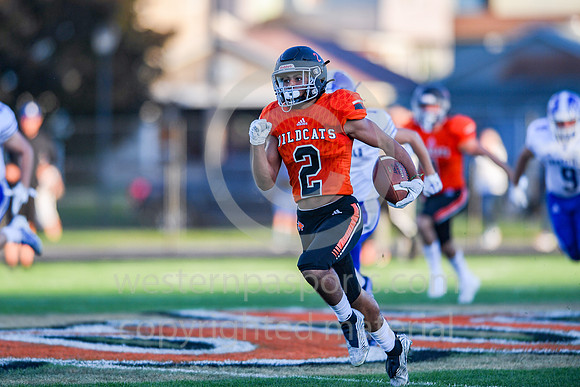Football_Latrobe vs Hempfield_20220909-KR1_1788