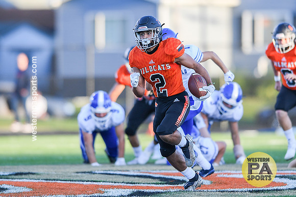Football_Latrobe vs Hempfield_20220909-KR1_1781